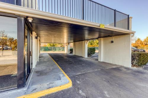 The SkyBreeze Inn - image 14
