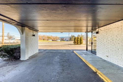 The SkyBreeze Inn - image 10