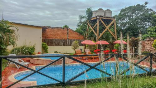 Peldbaseins, Yvyra Lodge in San Ignacio