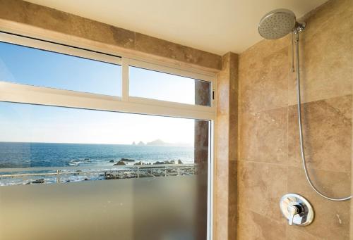 Casa Luna - Luxury Villa - Oceanfront, Private Infinite Pool & Cabos Arch view in El Pueblito, Mexico