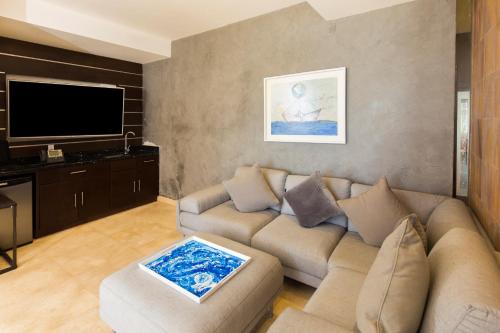 Casa Luna - Luxury Villa - Oceanfront, Private Infinite Pool & Cabos Arch view in El Pueblito, Mexico