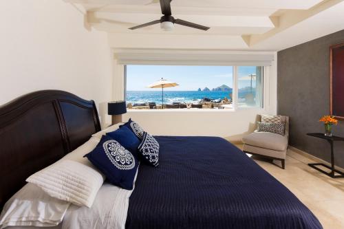 Casa Luna - Luxury Villa - Oceanfront, Private Infinite Pool & Cabos Arch view in El Pueblito, Mexico