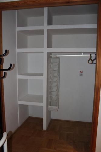 Kiona Apartment - image 3