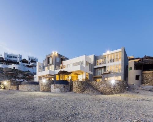Casa Luna - Luxury Villa - Oceanfront, Private Infinite Pool & Cabos Arch view in El Pueblito, Mexico