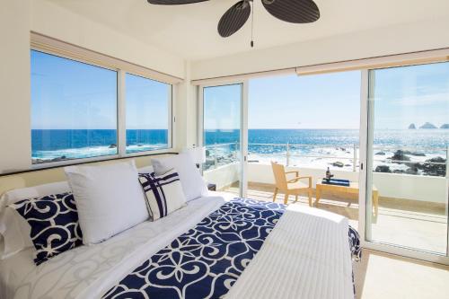 Casa Luna - Luxury Villa - Oceanfront, Private Infinite Pool & Cabos Arch view in El Pueblito, Mexico