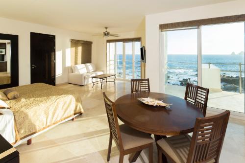 Casa Luna - Luxury Villa - Oceanfront, Private Infinite Pool & Cabos Arch view in El Pueblito, Mexico