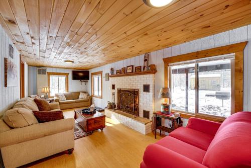 Pet-Friendly Irons Cottage about 4 Mi to Sand Lake! - Irons