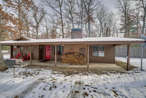 Pet-Friendly Irons Cottage with Fire Pit and Fireplace in Irons, USA