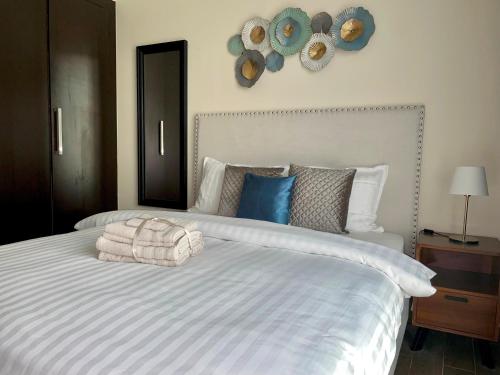 Elite LUX Holiday Homes - Two Bedroom Apartment Direct Metro Access in Al Furjan, Dubai, Dubai (photo 10)