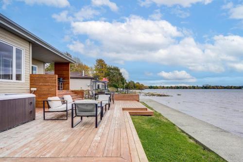 Modern Lake Champlain Villa with Spa