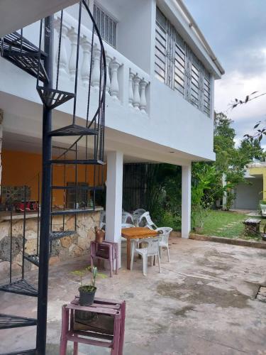 Casa de Ines y Victoria Room Type - Economy Triple Room with Shared Bathroom