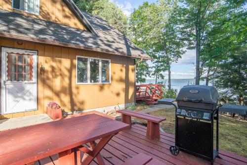 Smith Family Cottages- Lake House