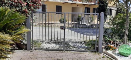 CAMERA PRIVATA IN VILLA CON INGRESSO INDIPENDENTE,ingresso dal bagno