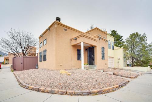 Albuquerque Getaway with Sandia Mountain Views! in Tijeras, USA