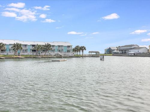 設施, Bayfront Kontiki 704 in 富爾頓