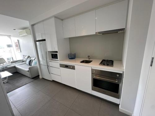 Kitchen, Adele Apartment Hotel East Melbourne in East Melbourne