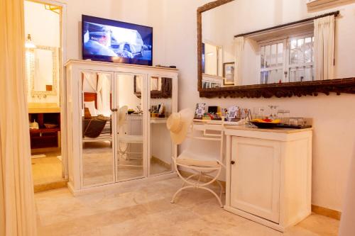 Standard Double Room image 3