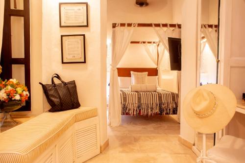 Standard Double Room image 7