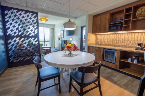516443068 Drury Plaza Hotel Orlando - Disney Springs Area