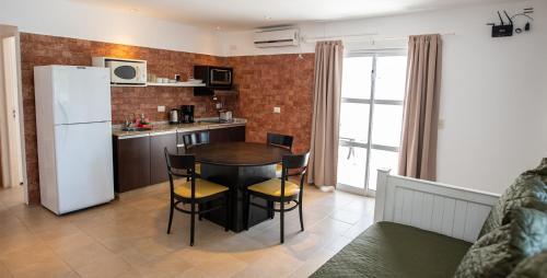 One-Bedroom Apartment image 2