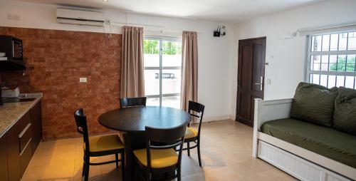 One-Bedroom Apartment image 3