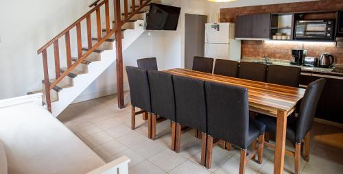 3 bedrooms, 9 beds
