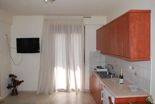 Nikos Apartments - image 3