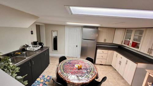 Affordable Downtown Private Rooms - Fighting Island