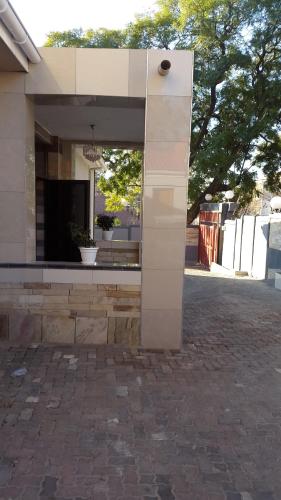 Monarchy Guest House - image 4