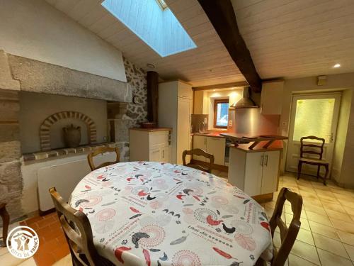 Gîte Saint-Michel-Mont-Mercure, 3 pièces, 4 personnes - FR-1-426-249 (Gite charmant a la campagne avec terrasse, proche du Puy du Fou et de la riviere Sevre - FR-1-426-24) in Saint-Michel-Mont-Mercure