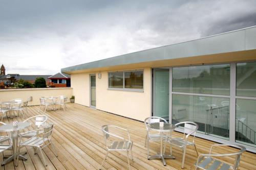 The Old Library - Modern apartment with rooftop terrace near the train station