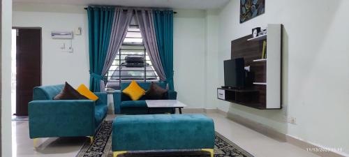 Azzalia Homestay Karak Bentong with 4 Rooms 3 Aircond NJOI in Karak