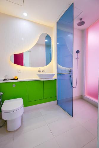 room detail thumbnail 2