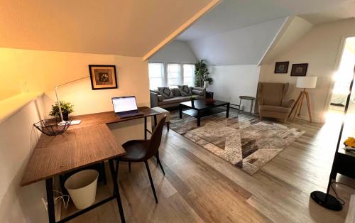 Serenity Adobe close to ALL- 3BR in New Haven, USA