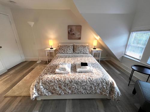 Serenity Adobe close to ALL- 3BR in New Haven, USA