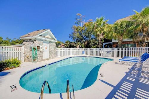 Spacious House with Pool near the Beach 2165