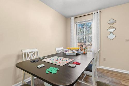 The Chestle House - Updated Ranch with 3 King Beds in بيشترى