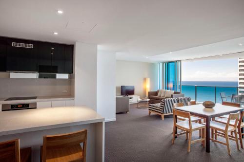 Hilton Surfers Paradise Hotel & Residences in גולד קוסט