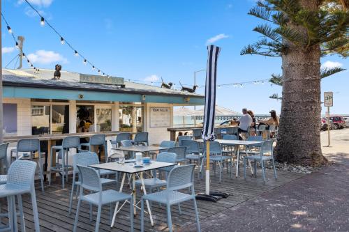 Étterem, Swainson at Del Monte in Henley Beach