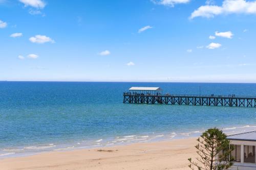 Kilátás, Swainson at Del Monte in Henley Beach