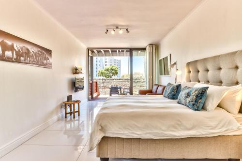 Beachside Apt with Amazing Views and No Loadshedding - Tap to explore photos