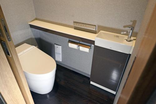 Standard Twin Room image 2
