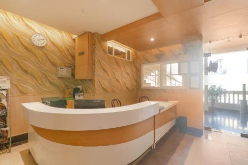 Lobby, FabHotel Raghubar Kripa near Rumi Darwaza