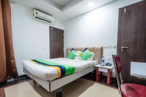 Deluxe Double Room room in Treebo Silver Apartment