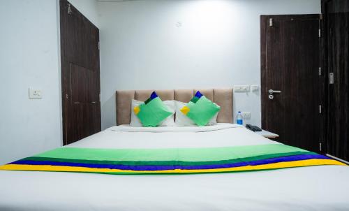 Deluxe Double Room image 10