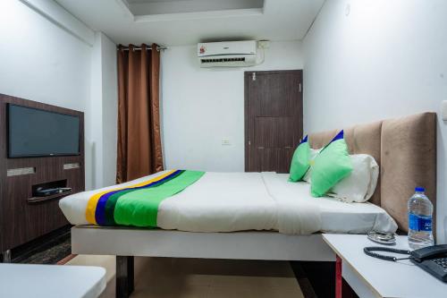 Deluxe Double Room image 8