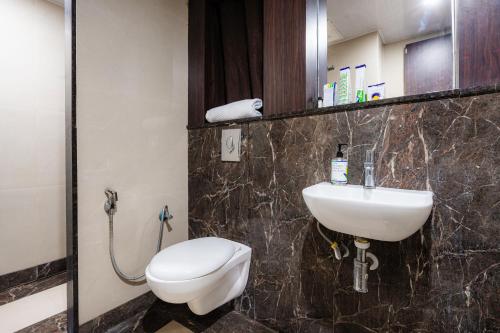 Deluxe Double Room image 6