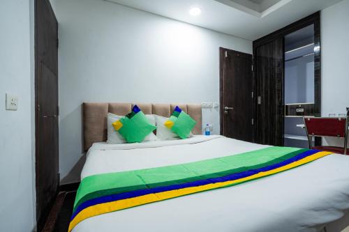 Deluxe Double Room image 5