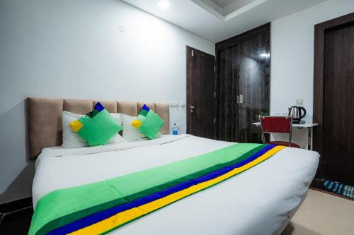 Deluxe Double Room image 4