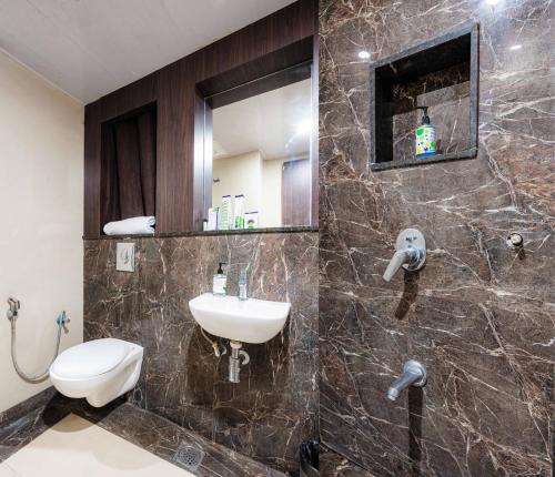Deluxe Double Room image 2